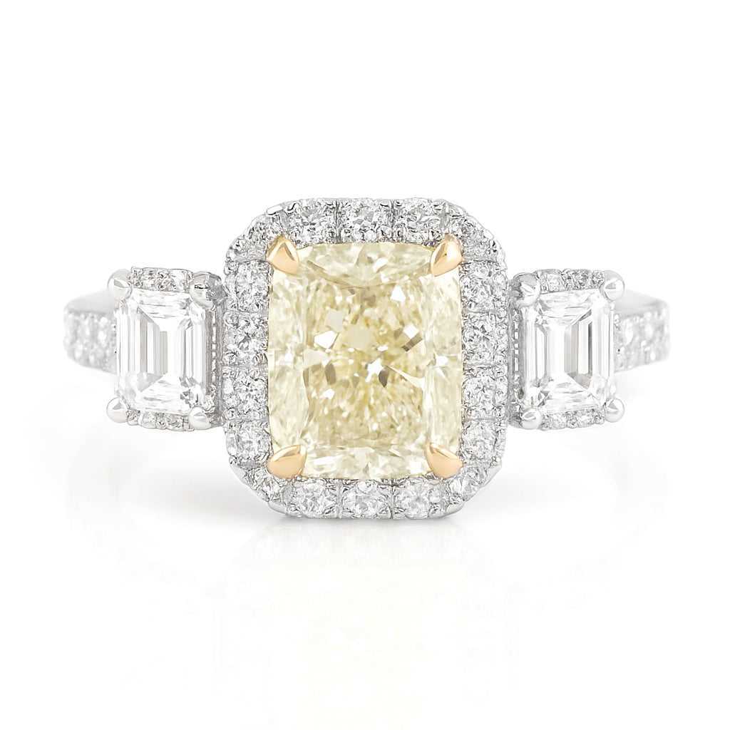 18K 3石 イエローダイヤモンドリング 2.77ct Light Yellow VS2 クッション