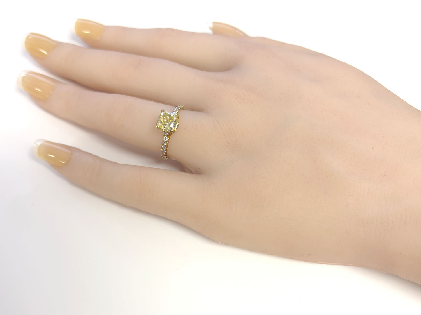 18K Intense Yellow Diamond Ring Radiant-cut (Treated) - 1.71ct