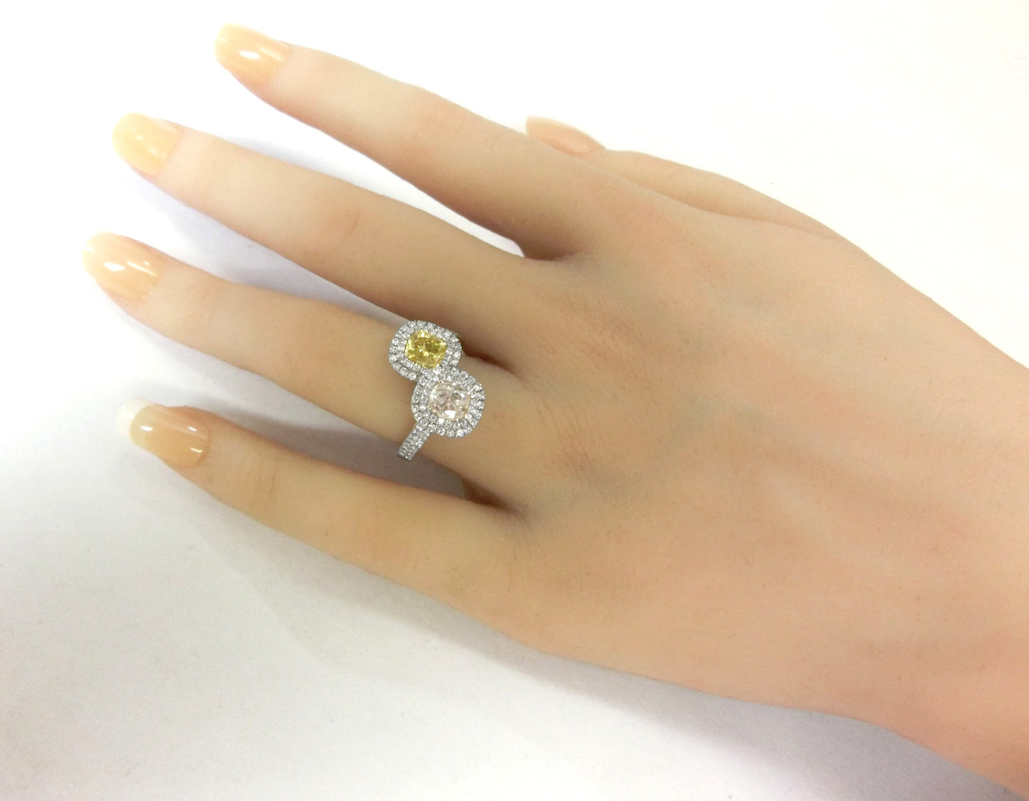 ピンクダイヤモンドリング クッション2色 2.614ct VS2-I1 着用画像