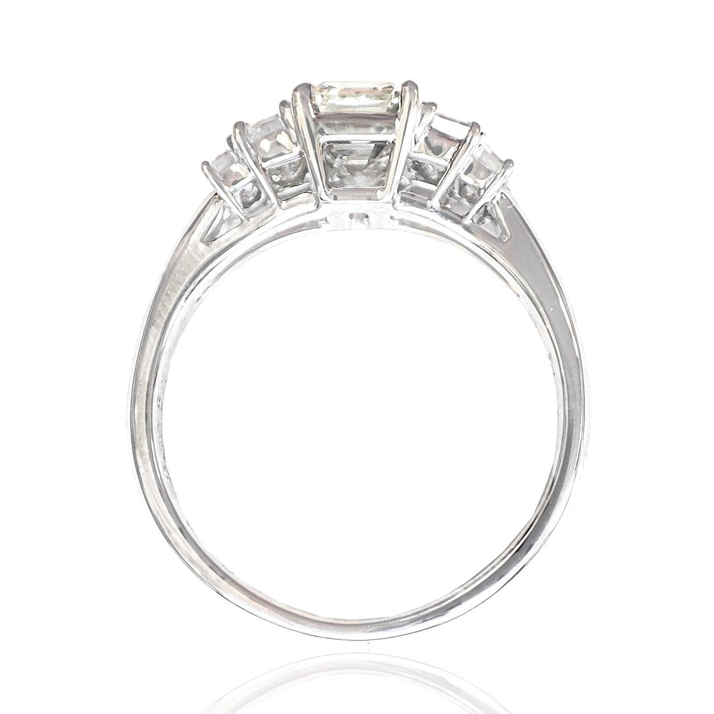 PT900 ダイヤモンドリング 1.657ct SI1 E 無色 プリンセス 横画像