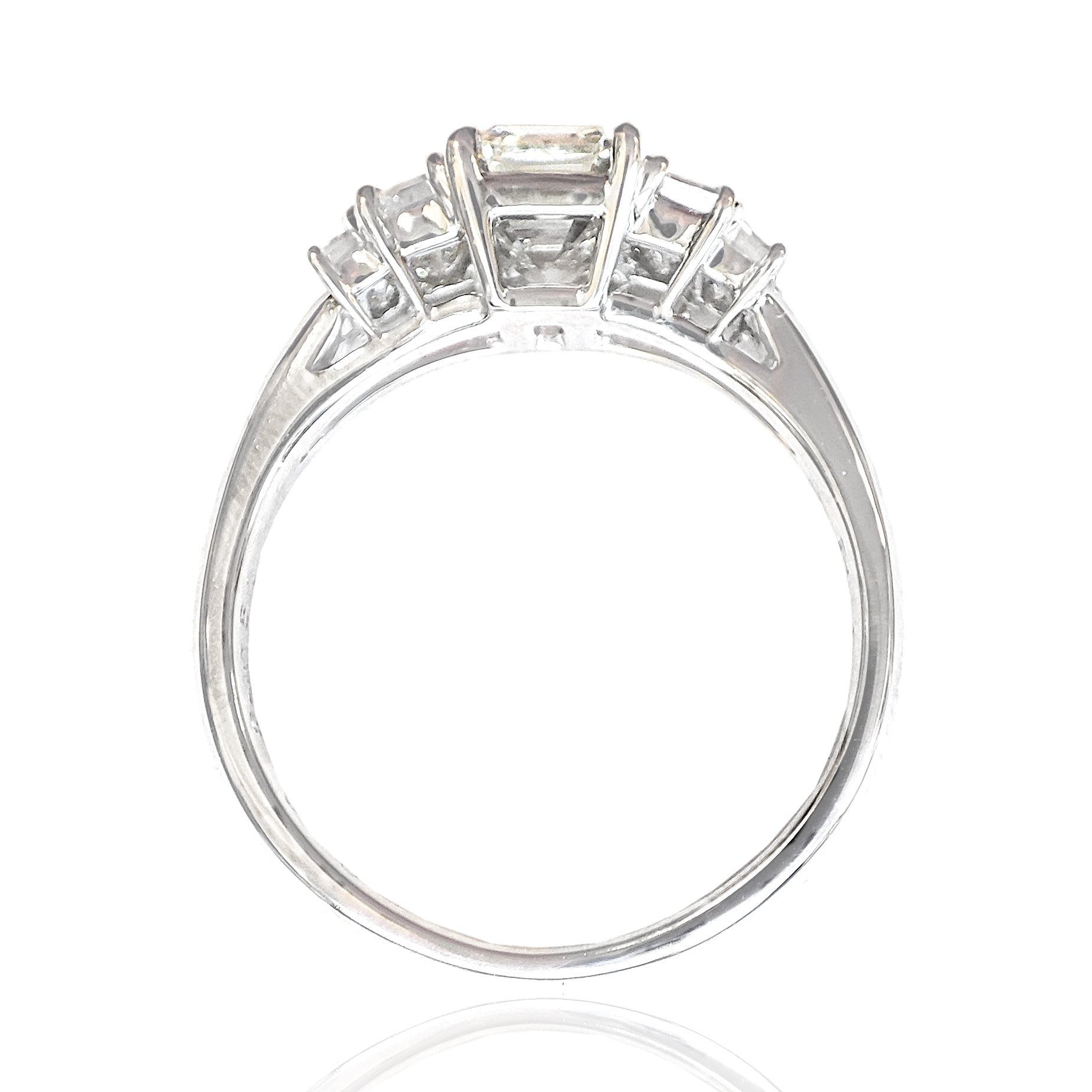 PT900 ダイヤモンドリング 1.657ct SI1 E 無色 プリンセス 横画像