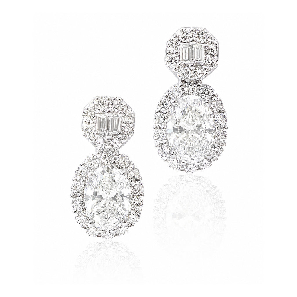 18KWG 無色D-E 天然ダイヤモンドピアス 1.998ct オーバルカット