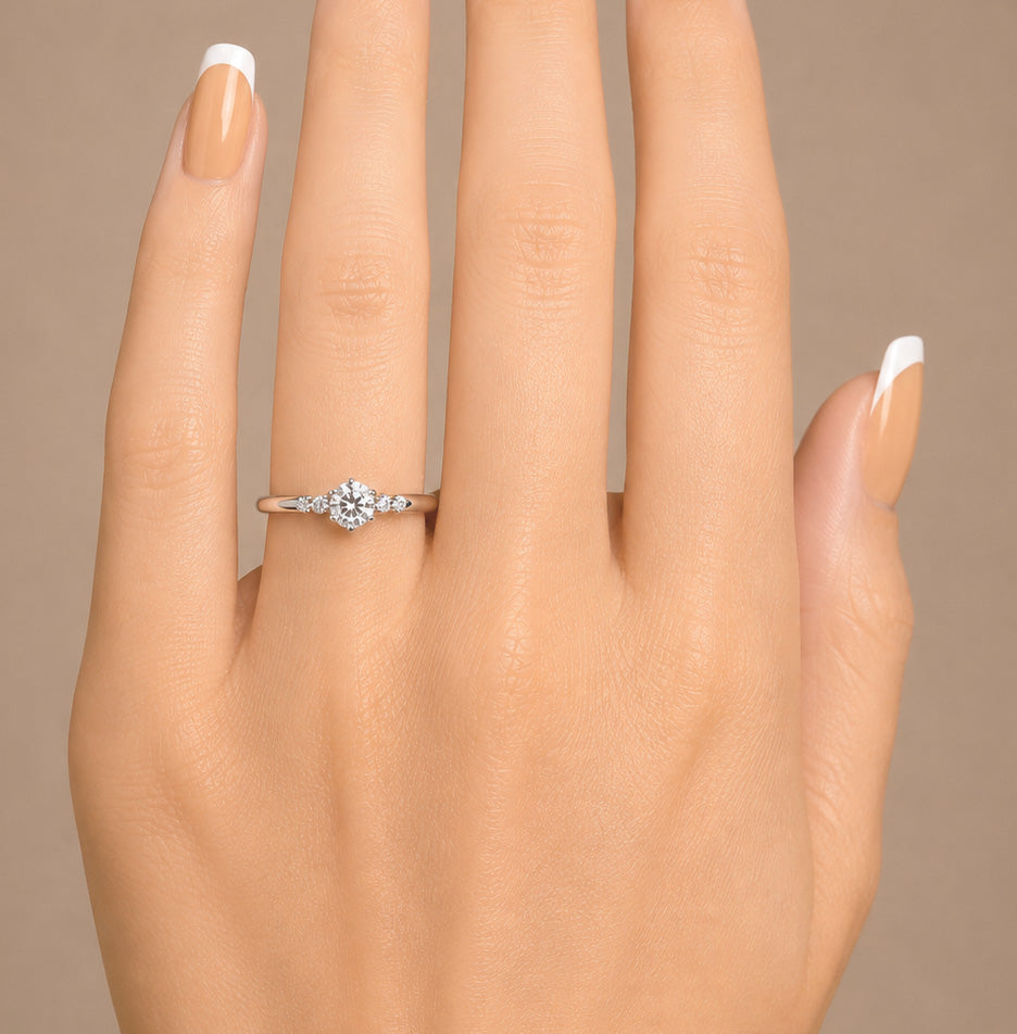 天然ダイヤモンドリング 0.506ct Round PT900 着用