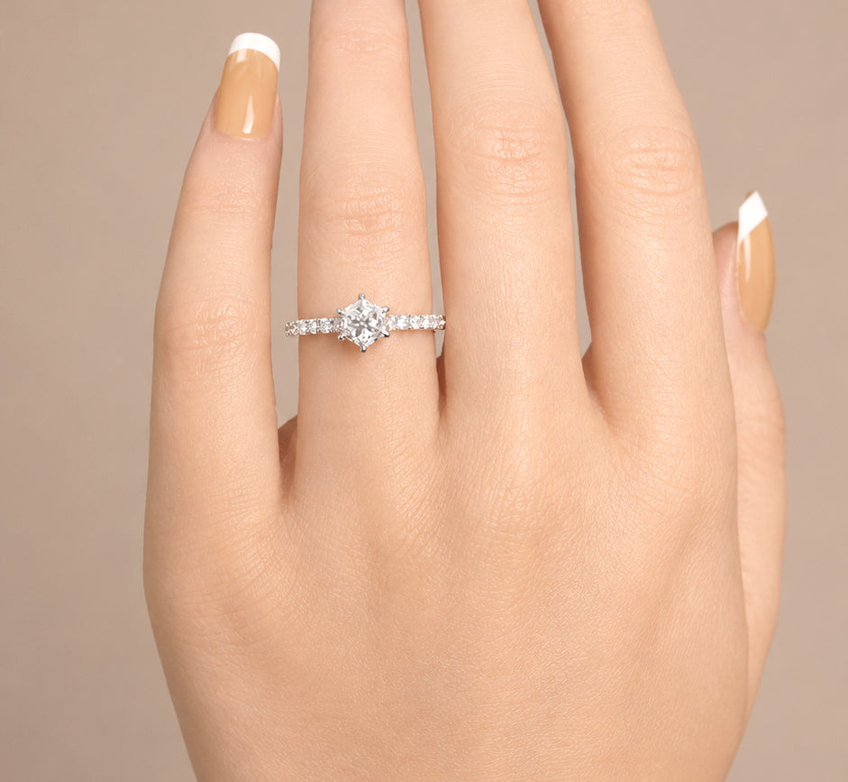 天然ダイヤモンドリング 1.275ct Hexagon 18KWG 着用