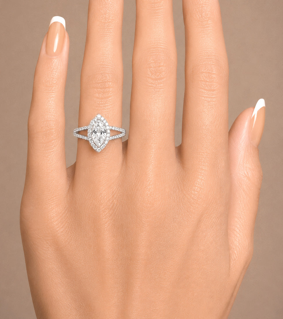 天然ダイヤモンドリング 1.317ct Marquise 18KWG 着用