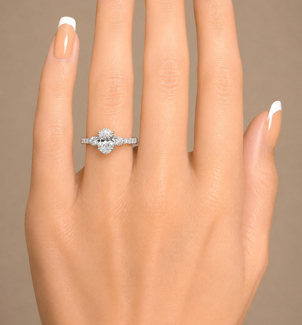 天然ダイヤモンドリング 1.374ct Oval 18KWG 着用