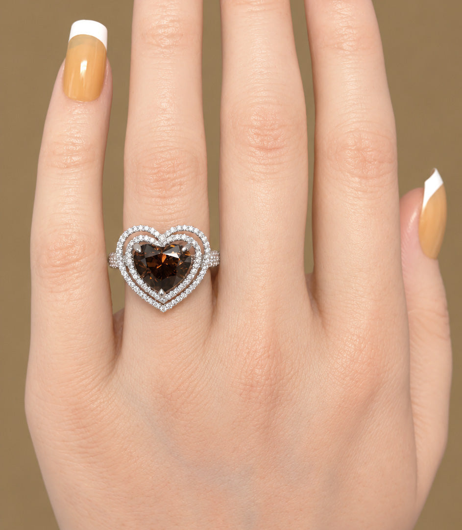 天然ダイヤモンドリング Brown 5.985ct Heart 18KWG 着用