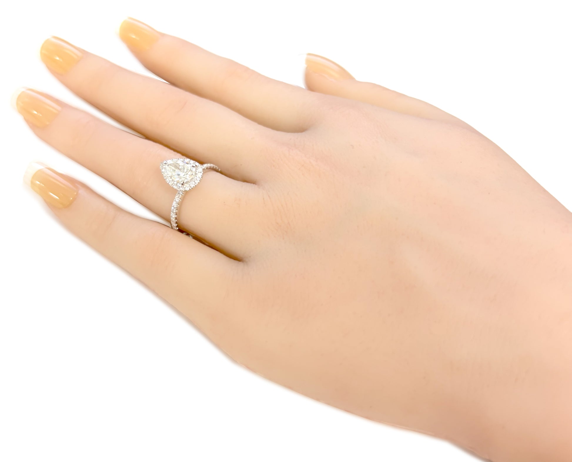天然ダイヤモンドリング ほぼ無色 ペア SI2 1.377ct 着用画像