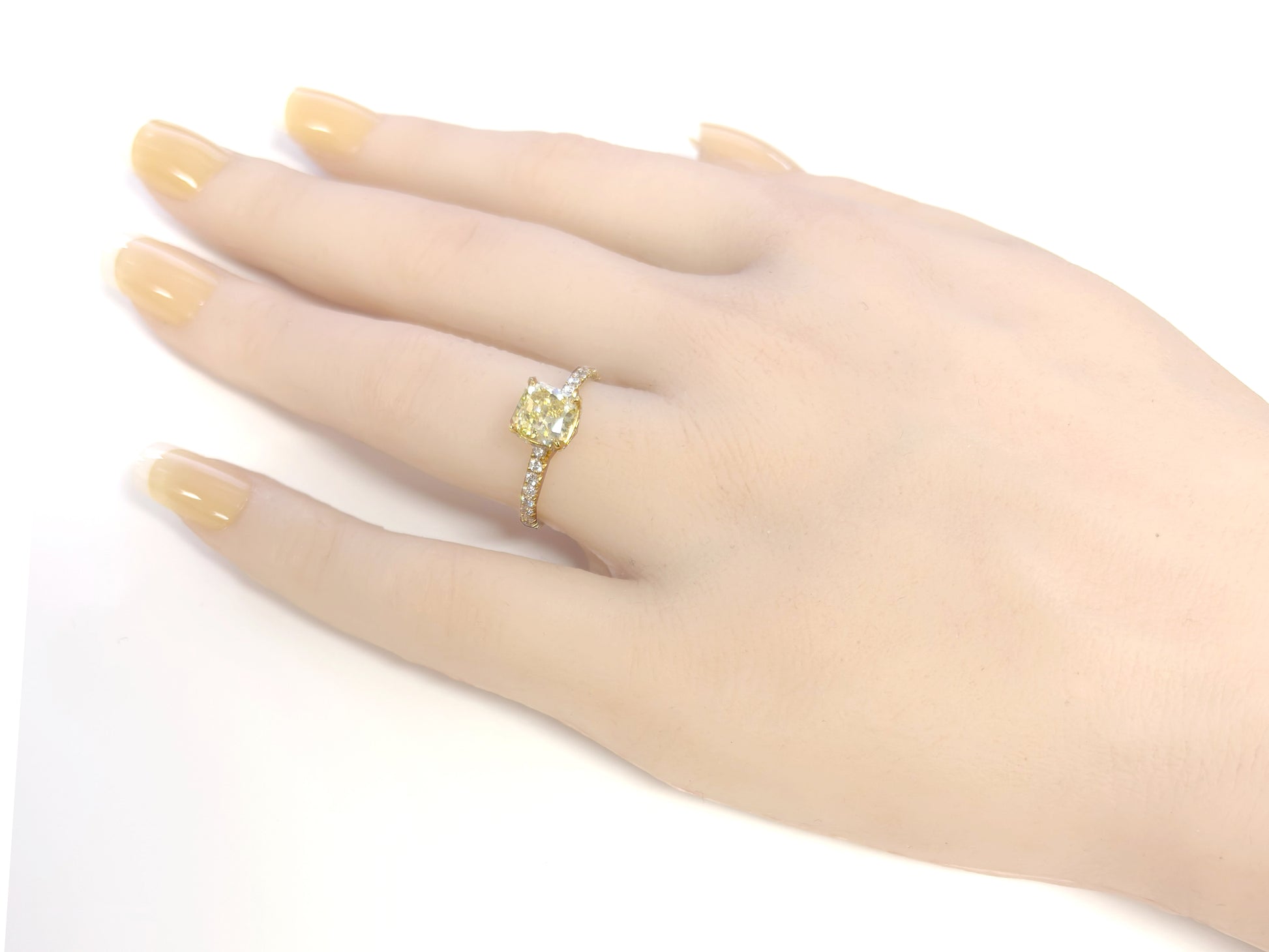 天然ダイヤモンドリング Yellow 1.71ct クッション横 透明度の含浸処理 画像