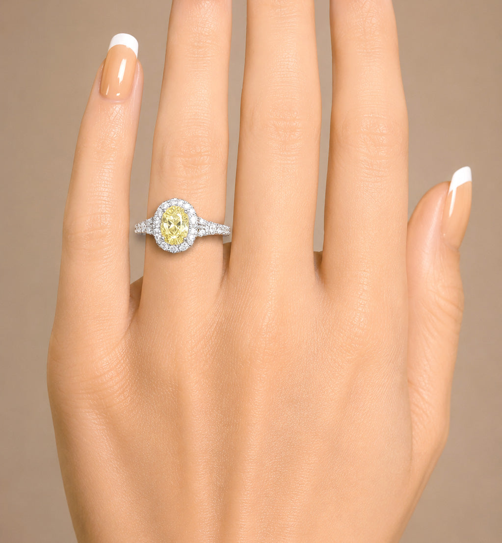 天然ダイヤモンドリング Yellow 2.073ct Oval 18KWG 着用