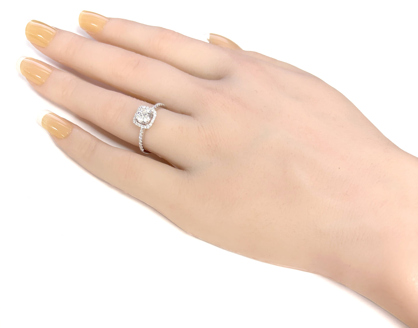 Round Near Colorless Diamond Ring - 0.983ct