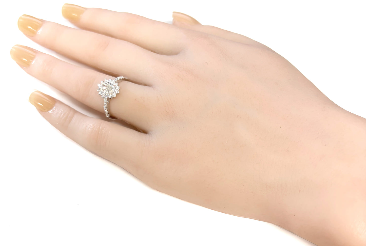 18K Oval-cut Near Colorless Diamond Ring - 1.25ct