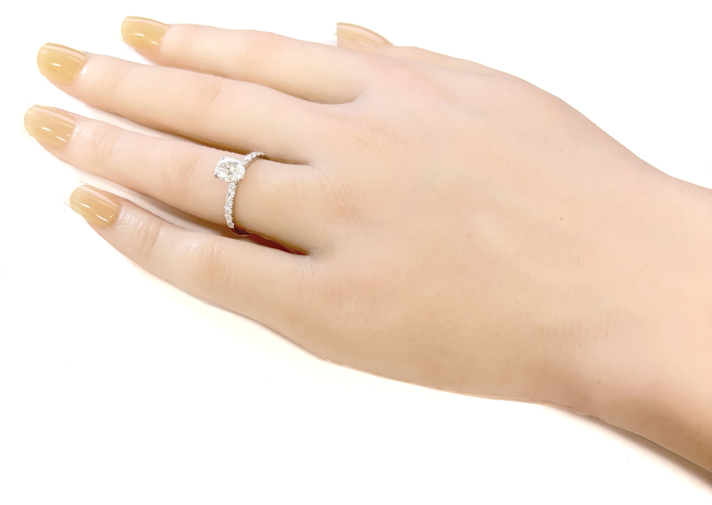 18K 無色E ダイヤモンドリング オーバル 0.93ct VVS2