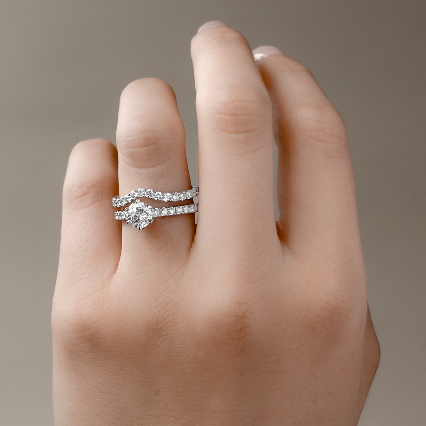 18K V字ライン ダイヤモンドリング 0.49ct