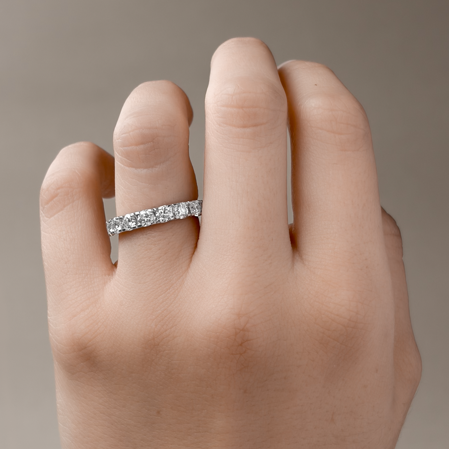 18K ラウンドダイヤモンド エタニティ リング 1.18ct