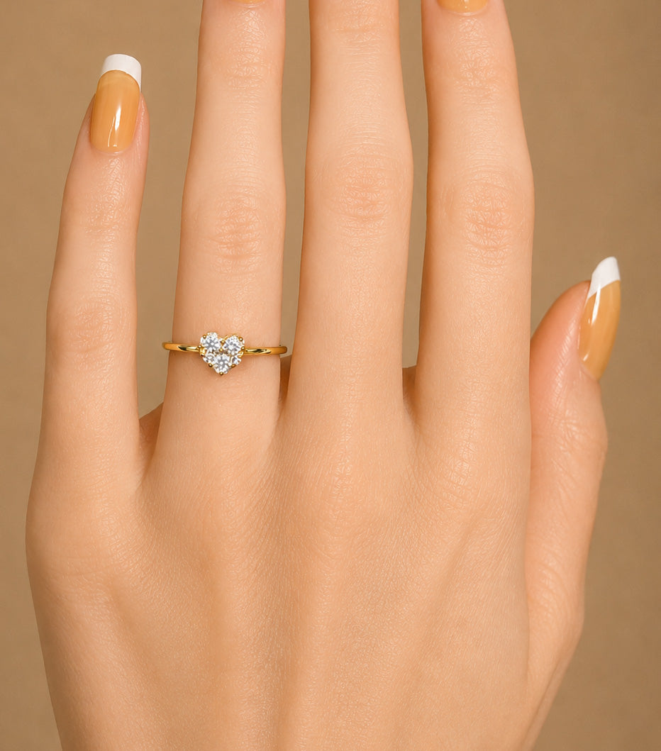 18KYG ほぼ無色G-H 天然ダイヤモンドリング 0.15ct ラウンドカット ハート形状