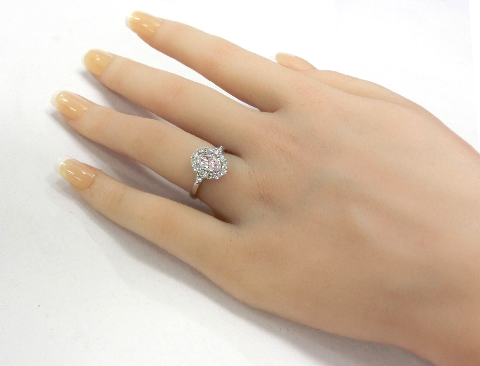 ピンクダイヤモンドリング オーバル 1.286ct VVS2 着用画像