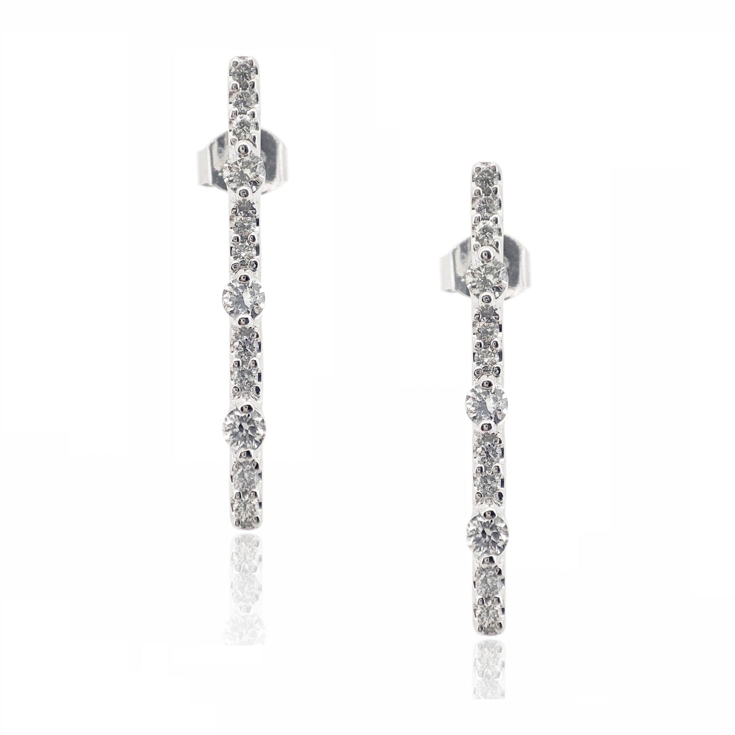 Round Shaped Diamond Earrings 0.66ct 18K