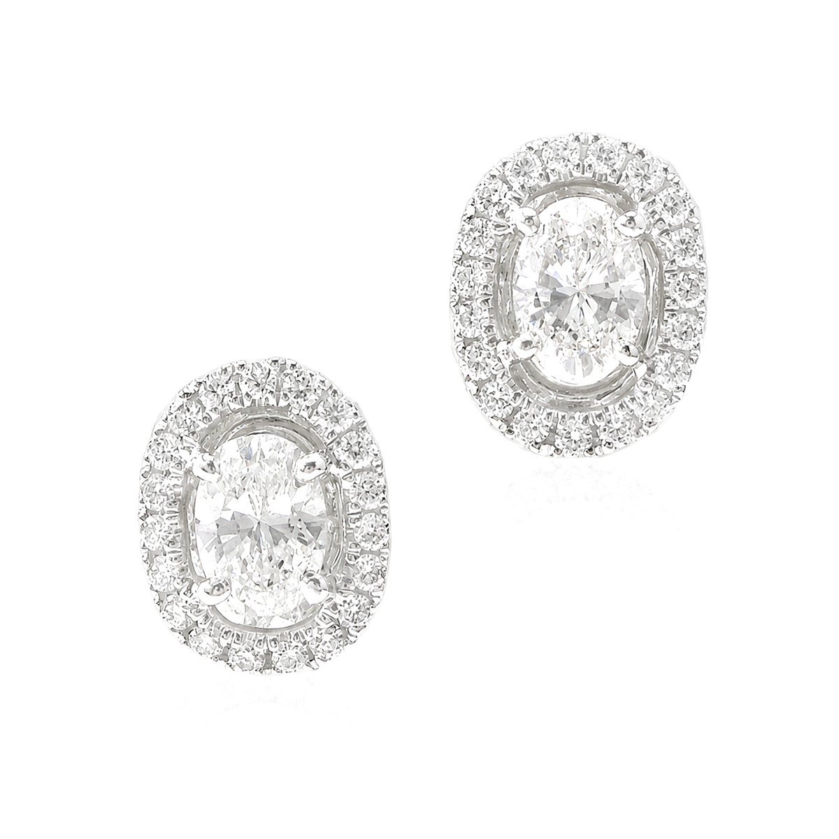 18KWG ほぼ無色F-G 天然ダイヤモンドピアス 0.888ct オーバルカット