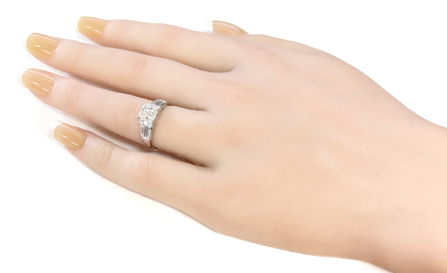 PT900 ほぼ無色ダイヤモンドリング 1.112ct VS1 プリンセスカット