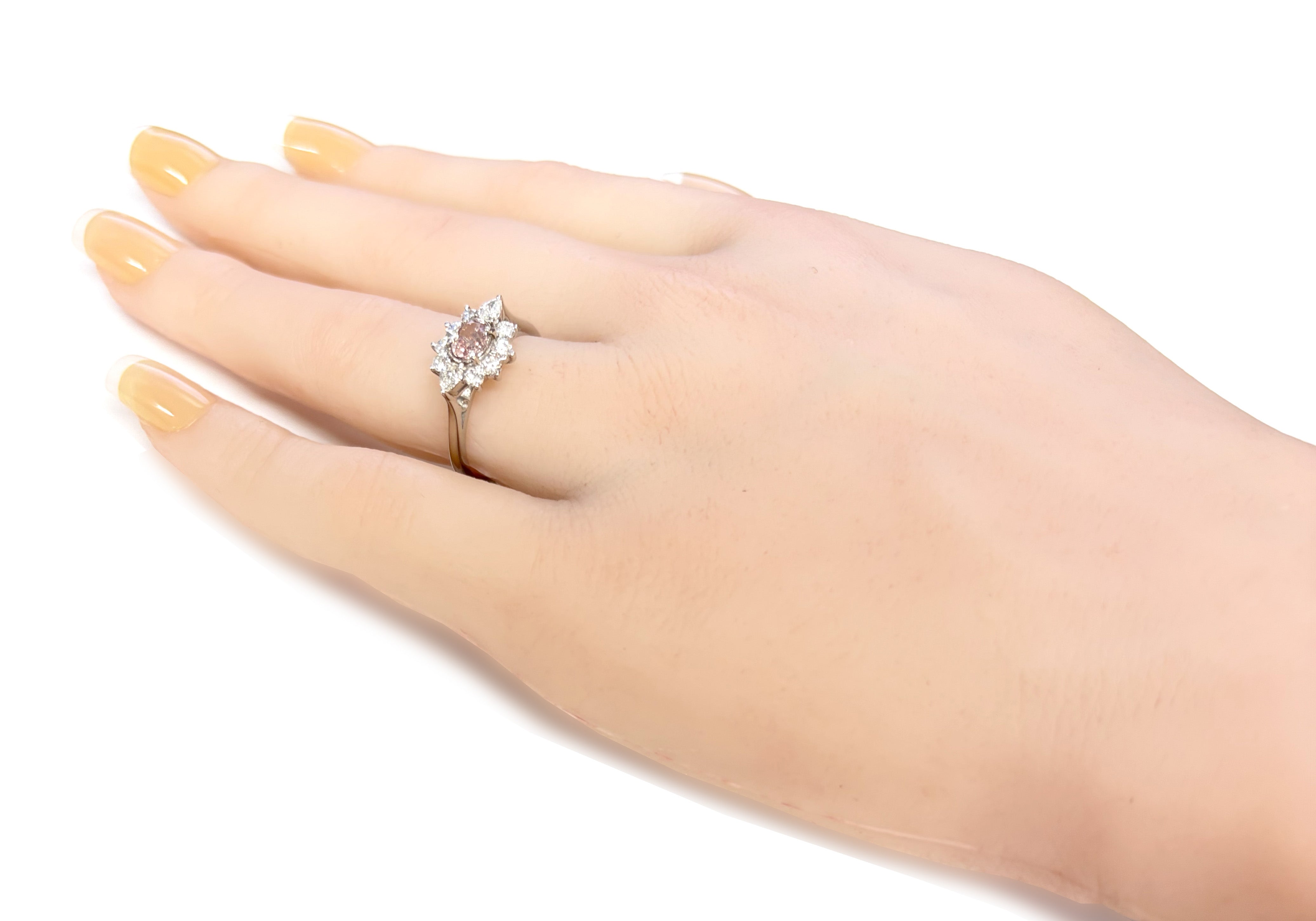 PT900 ピンクダイヤモンドリング 0.705ct SI2 Orangy Pink オーバル