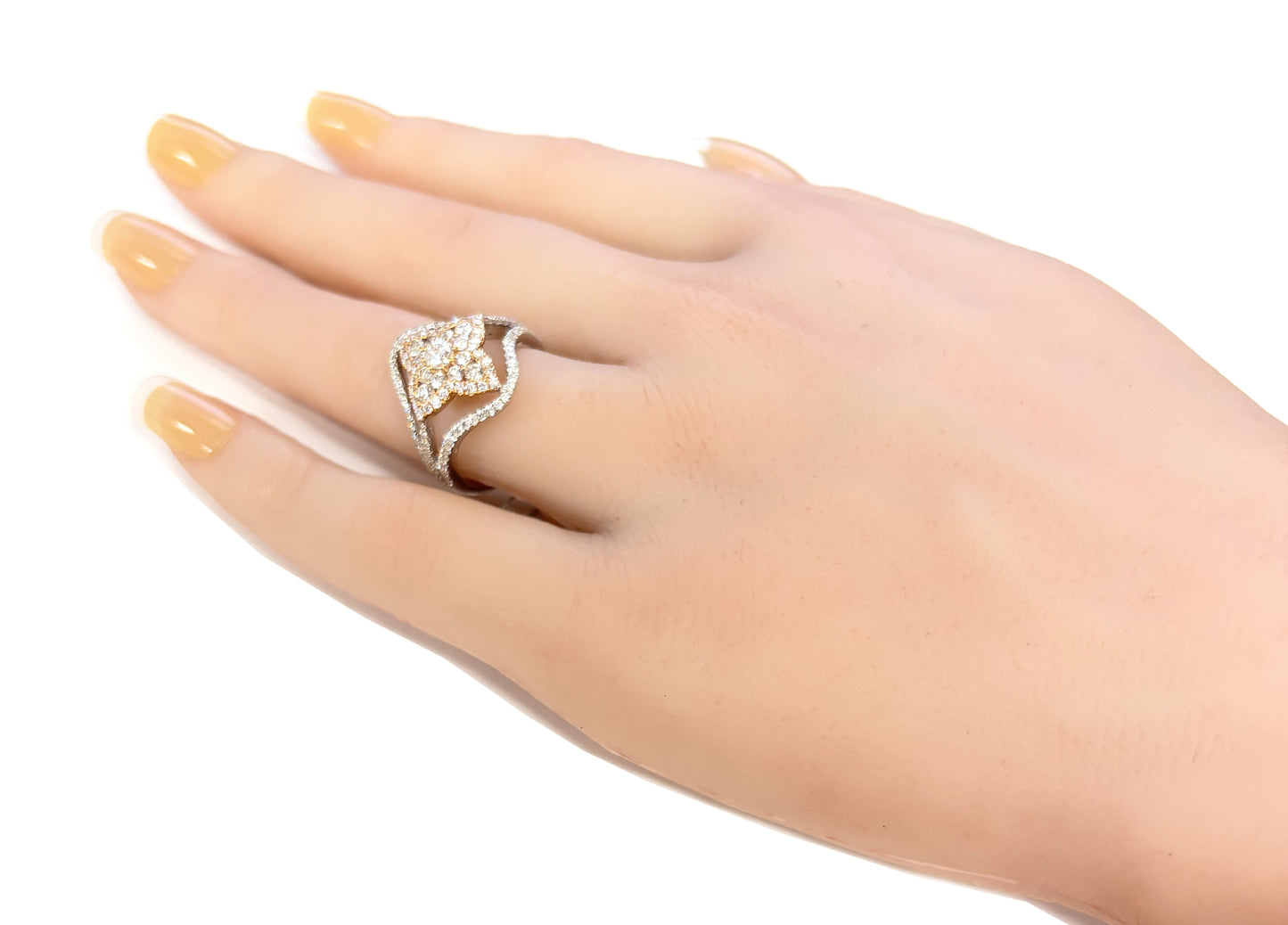 Flower-Shaped Diamond Ring - 1.33ct