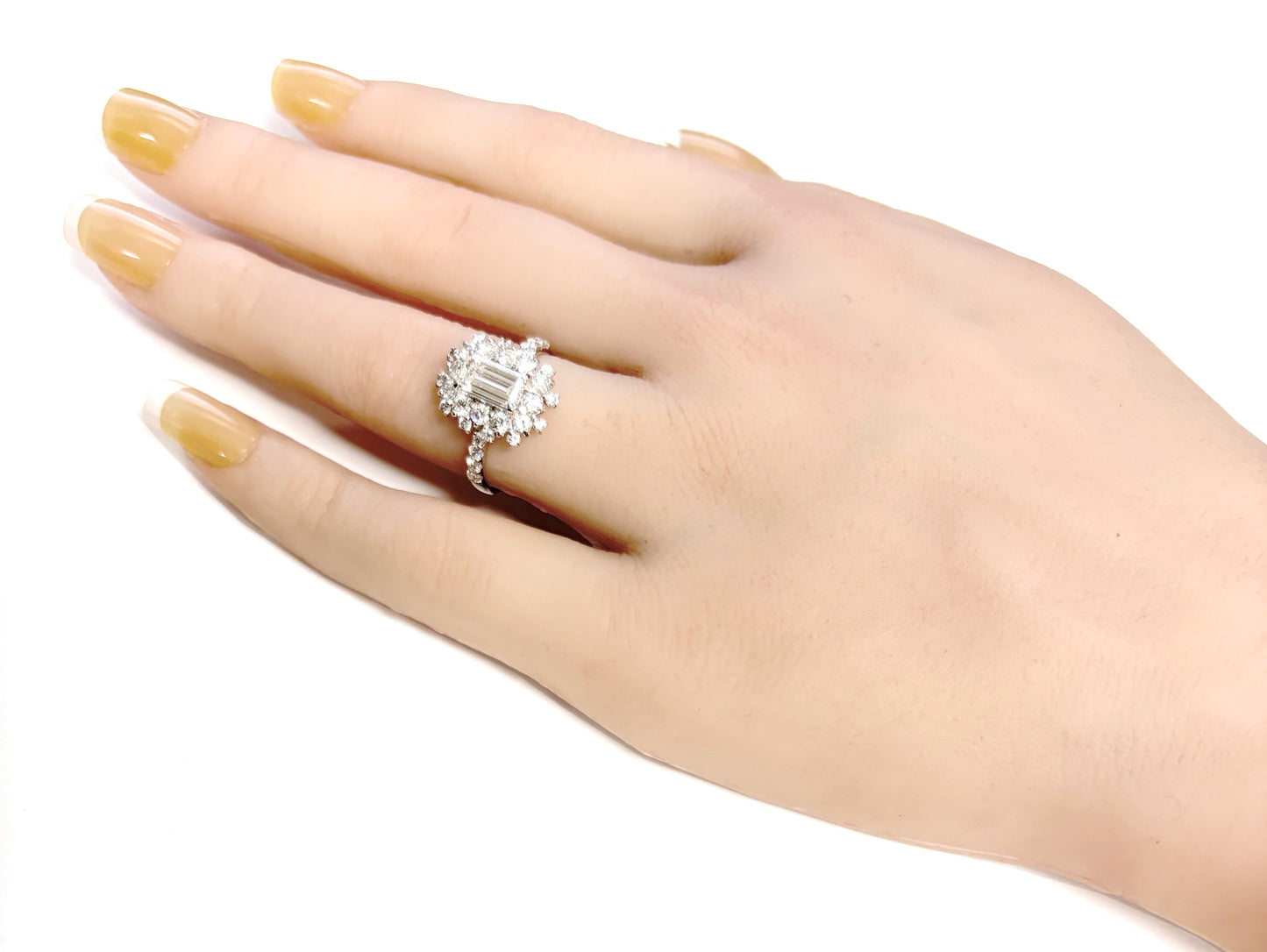 K18 ほぼ無色ダイヤモンドリング 1.807ct VS1 エメラルドカット