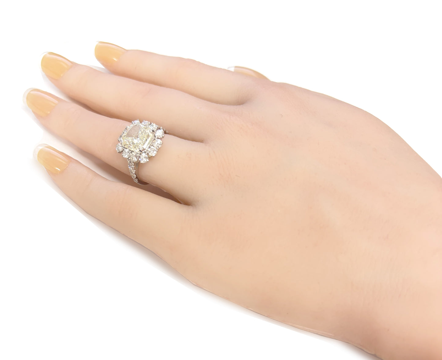 PT950 フェイントイエローダイヤモンドリング ラディアントカット 4.575ct