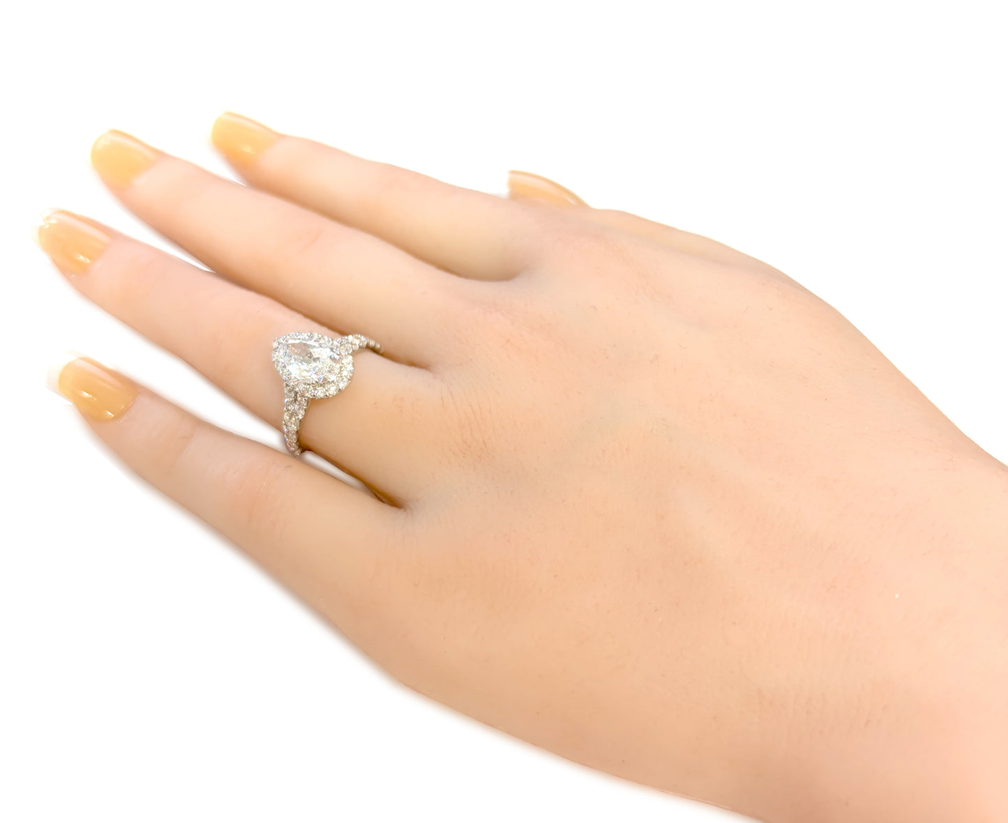PT950 Colorless F Pear Diamond Ring - 2.548ct