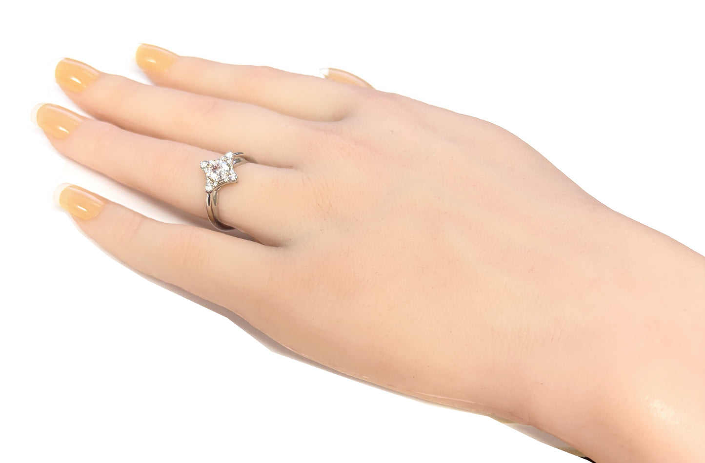  Mael Round Very Light Pink Diamond Ring - 0.681ct