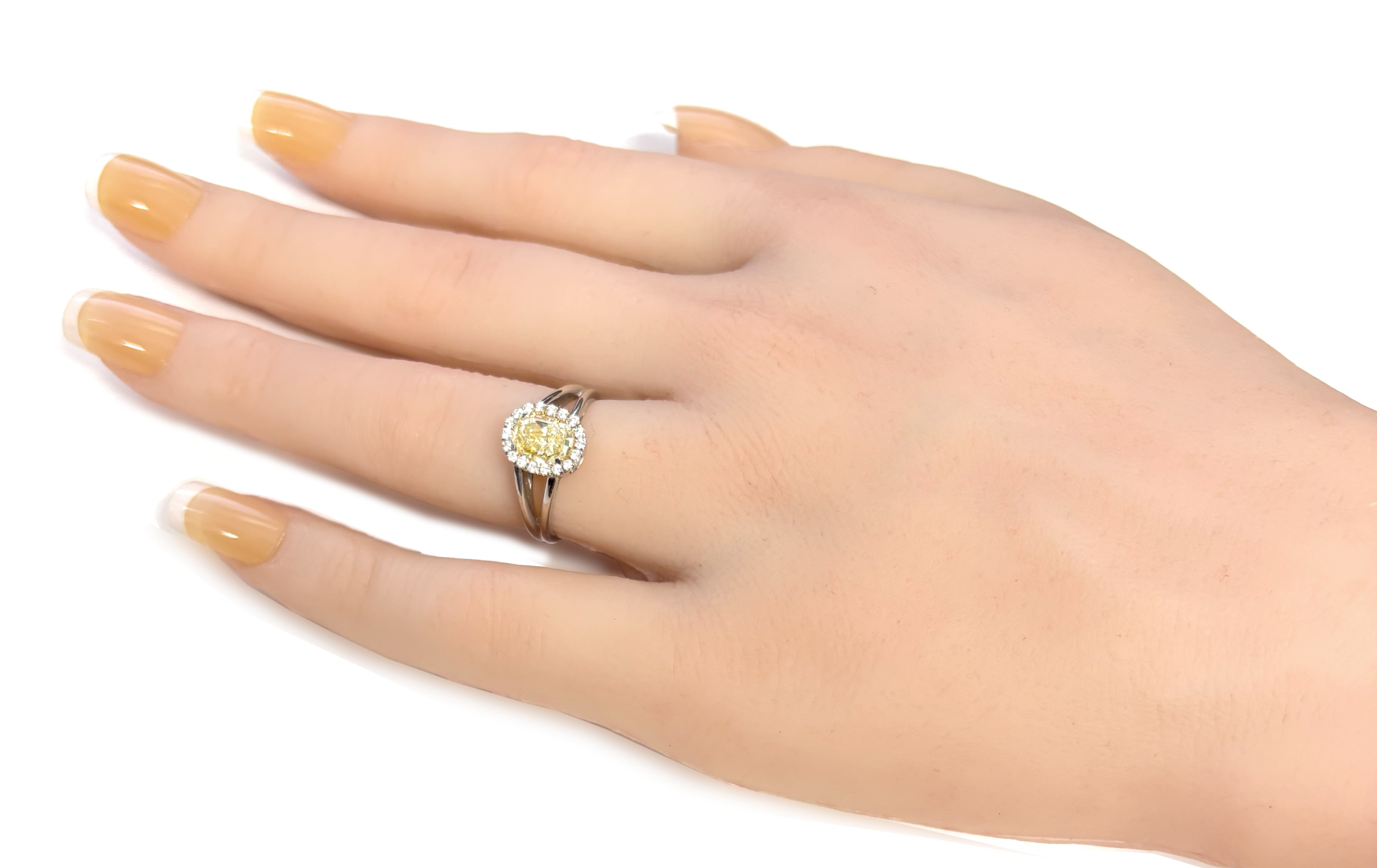 PT900 イエロー天然ダイヤモンド リング 1.35ct Fancy Light Yellow