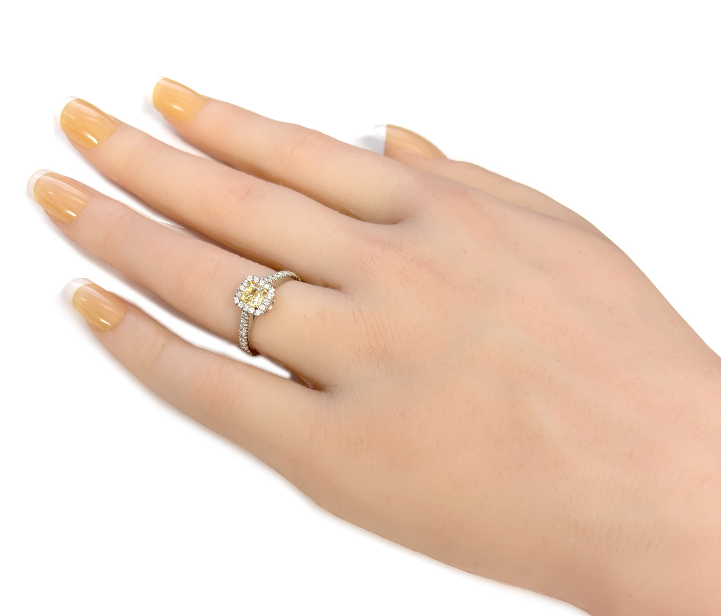 PT900 イエローダイヤモンドリング 0.835ct Light Yellow SI1 クッション