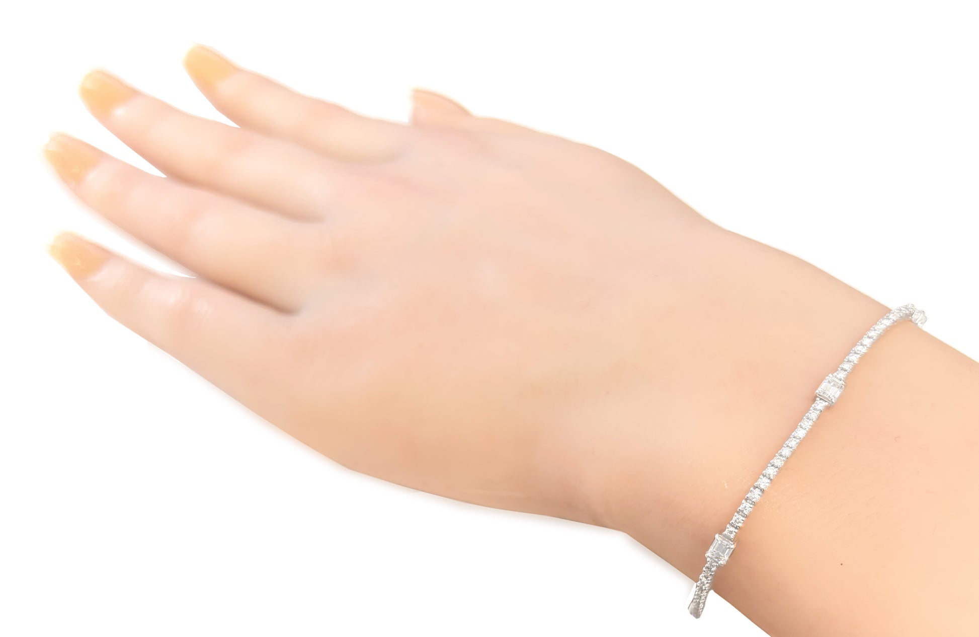 18K ダイヤモンドテニスブレスレット 1.64ct DEF VS+ GGS鑑定書 着用 画像