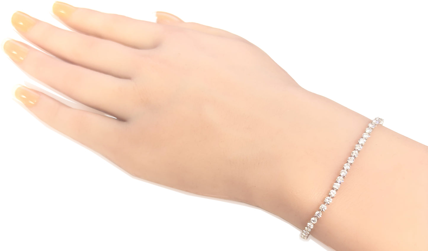 18K ダイヤモンドテニスブレスレット DEF VS+ 3.04ct GGS鑑定書 着用画像