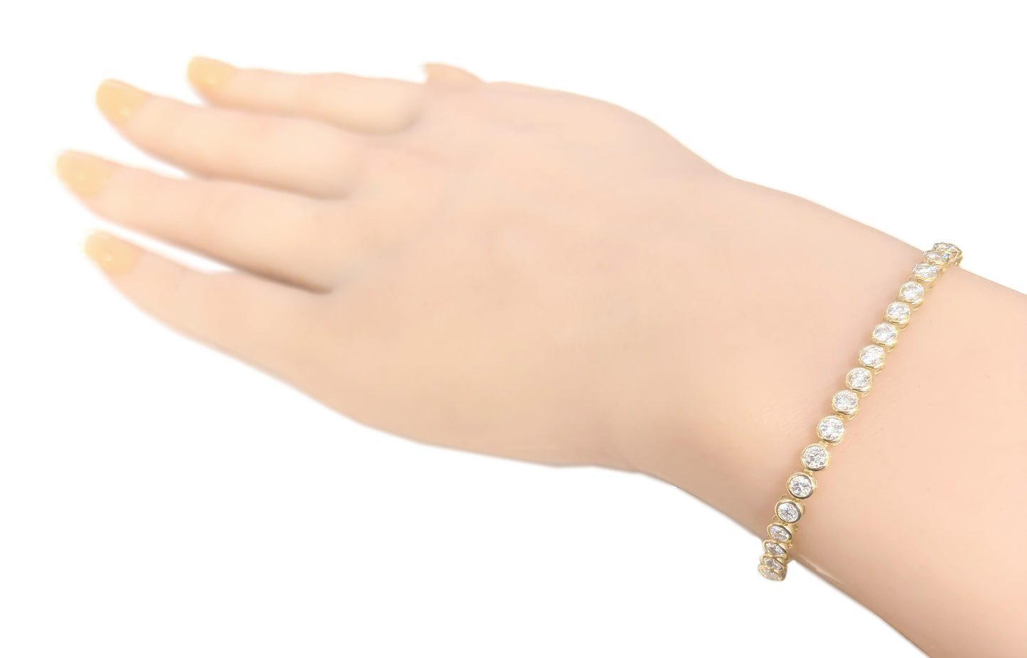 18K ダイヤモンドテニスブレスレット 4.53ct GGS鑑定書 着用画像