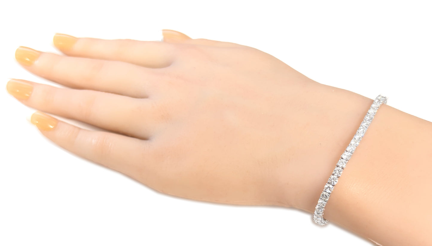 18K ダイヤモンドテニスブレスレット 5.71ct GGS鑑定書 着用画像