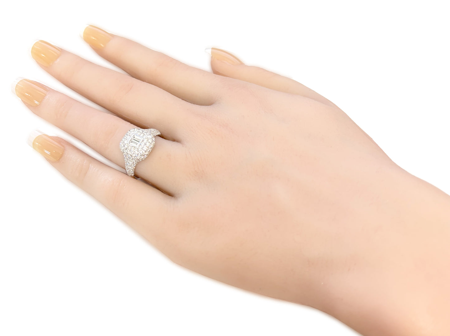 18K Baguette&Round-cut Near Colorless Diamond Ring - 1.68ct