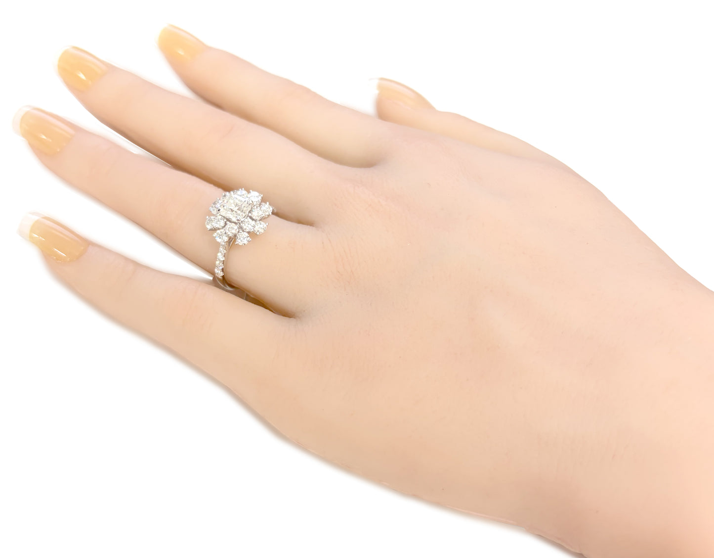 18K ほぼ無色ダイヤモンドリング 2.32ct SI1 クッションカット