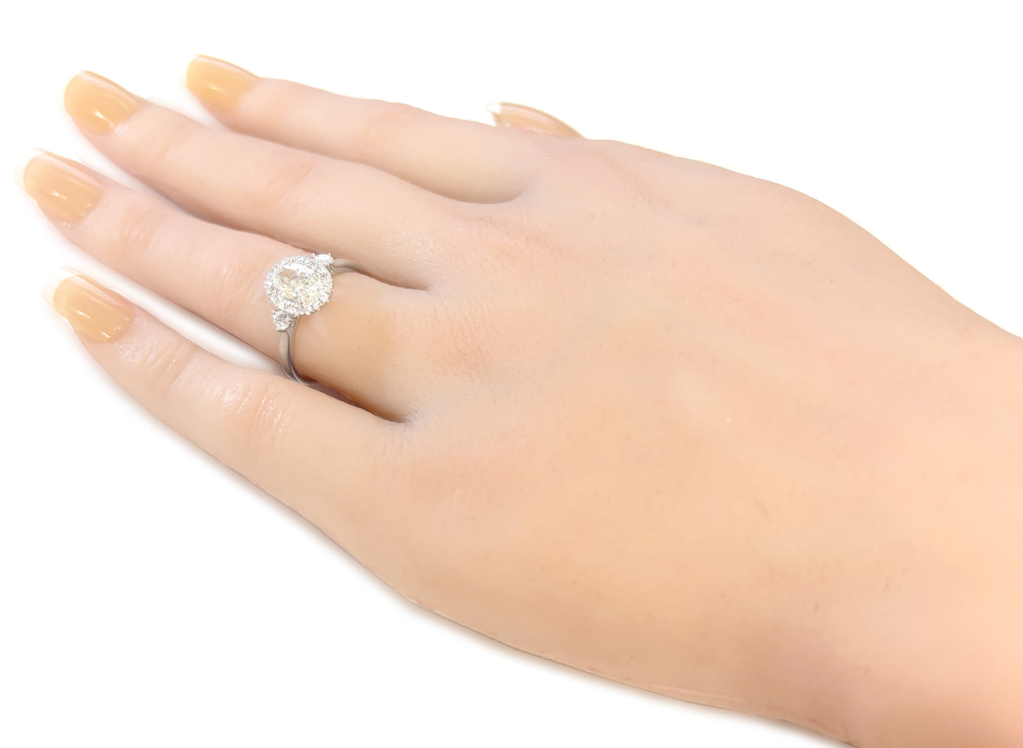 18K ほぼ無色Gダイヤモンドリング 1.06ct VS2 オーバル