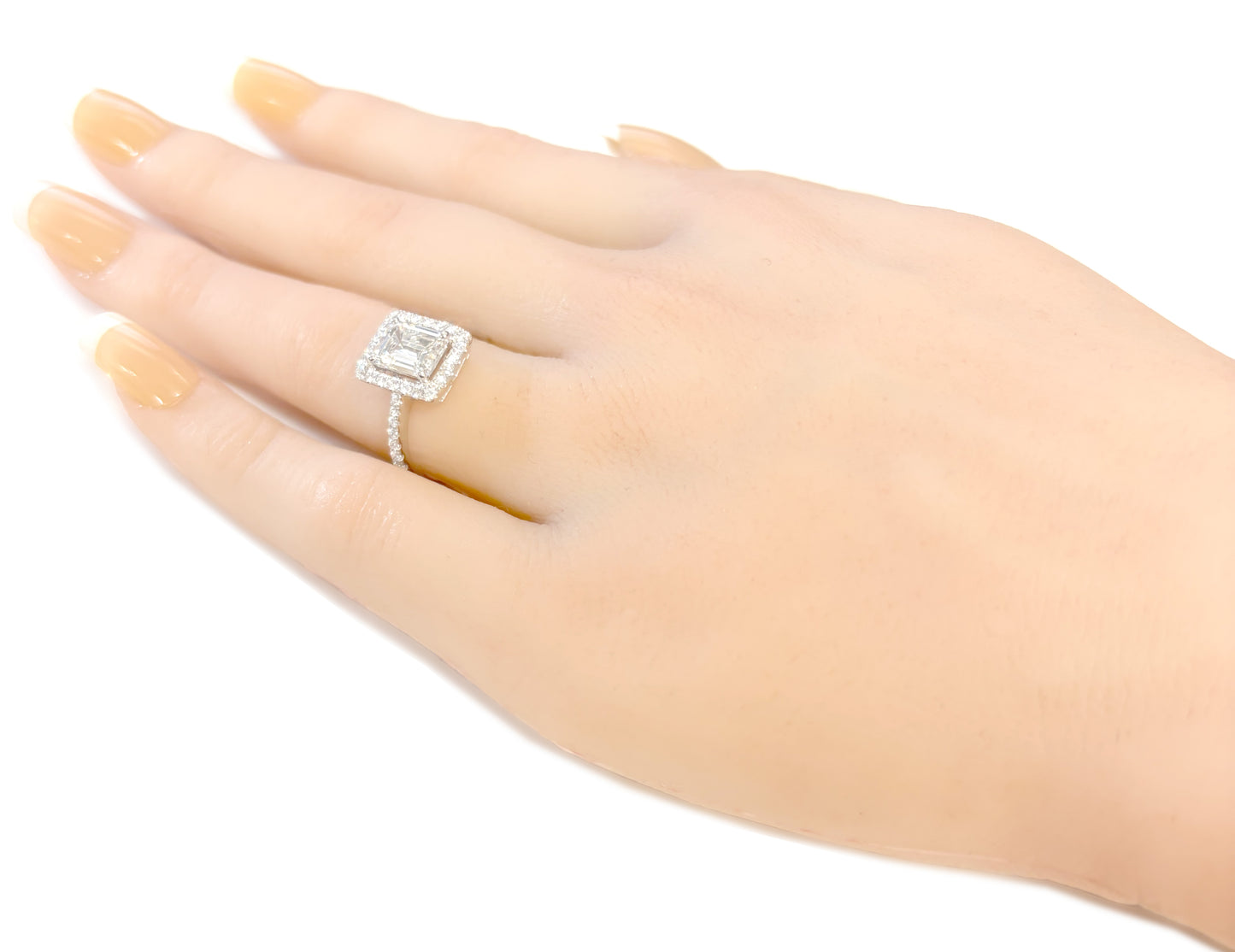 18K ほぼ無色ダイヤモンドリング 1.926ct VVS1 エメラルドカット