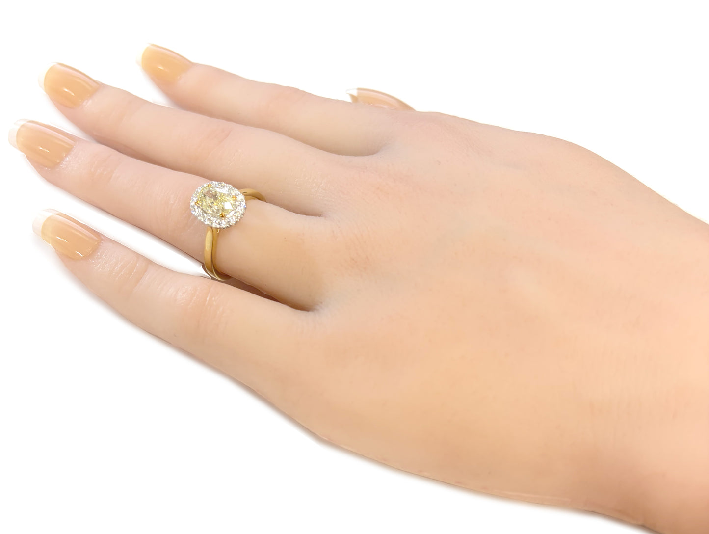 18K Oval-cut Fancy Light Yellow Diamond Ring - 1.547ct