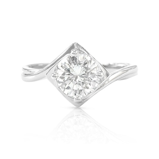 18K Jほぼ無色 ダイヤモンドリング 0.66ct VS1 ラウンド