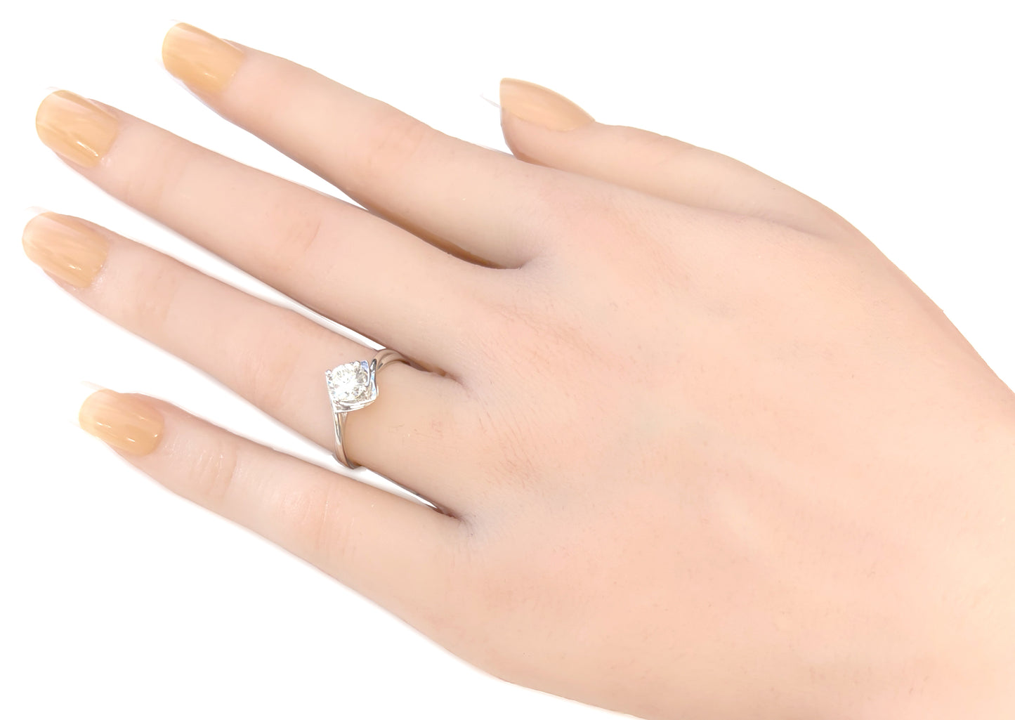 18K Jほぼ無色 ダイヤモンドリング 0.66ct VS1 ラウンド