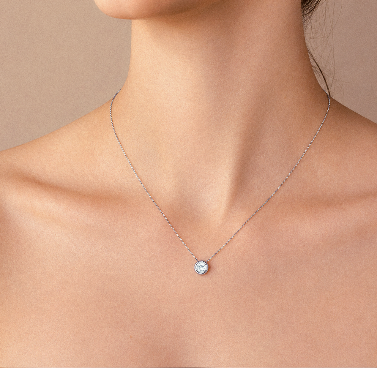 18K ほぼ無色 ラウンド天然ダイヤモンド ペンダントネックレス - 0.713ct