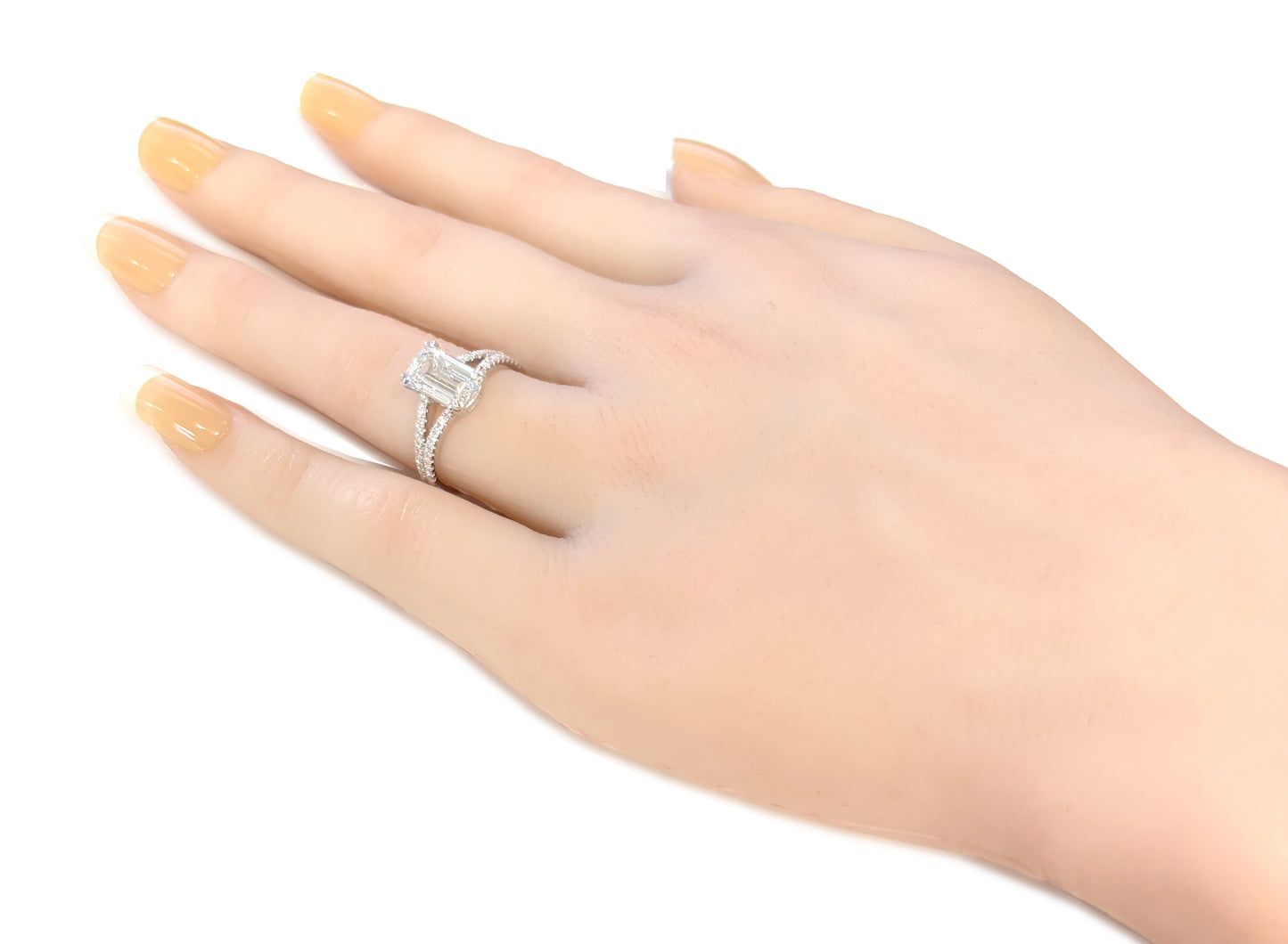 18K Emerald-cut Diamond Ring - 2.252ct