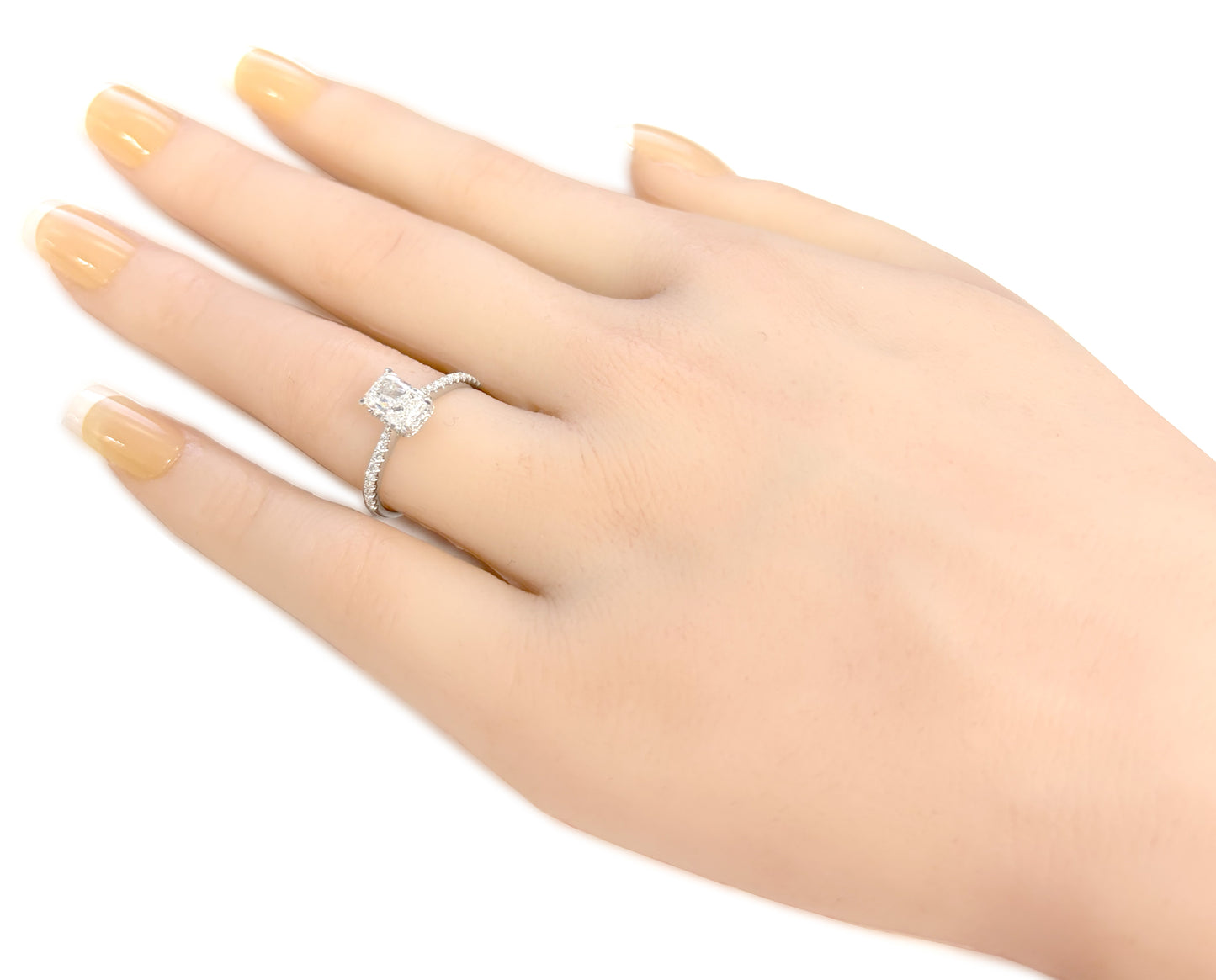 18K Emerald-cut Colorless Diamond Ring - 1.22ct