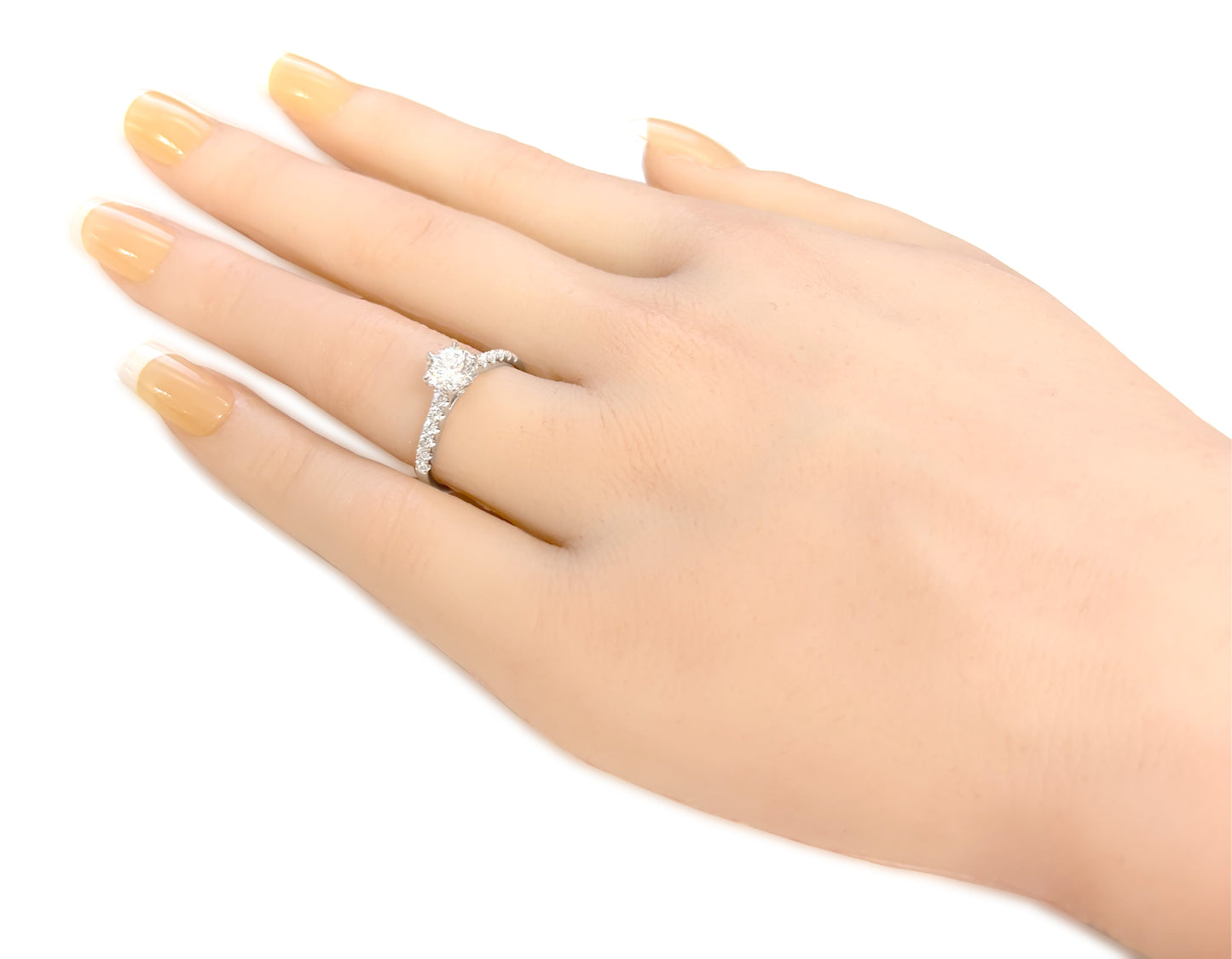 18K Round-cut Colorless Diamond Ring - 1.051ct
