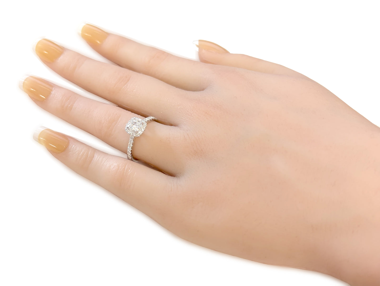 18K Colorless Cushion-cut Diamond Ring - 0.844ct