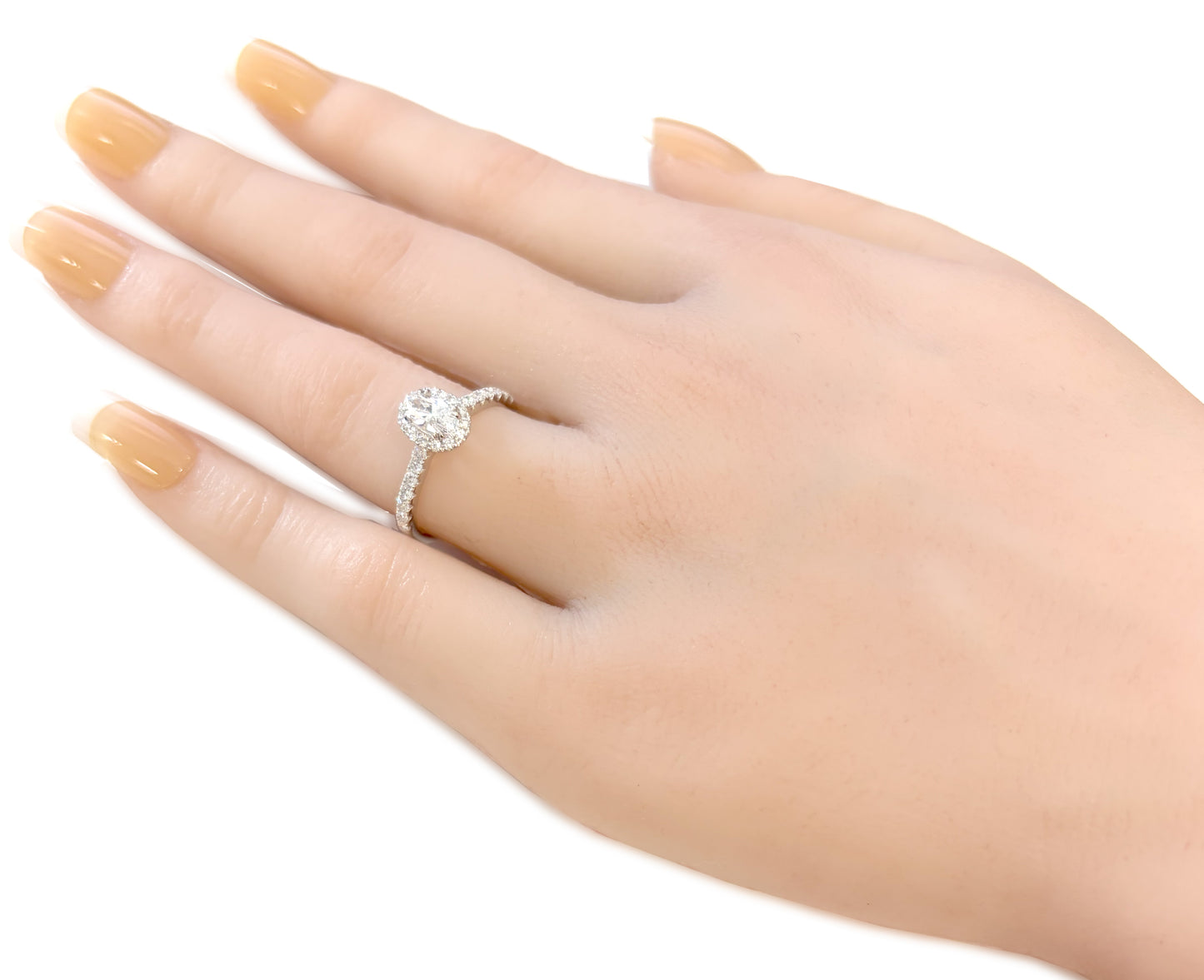 18K Colorless Pear Diamond Ring - 0.682ct 