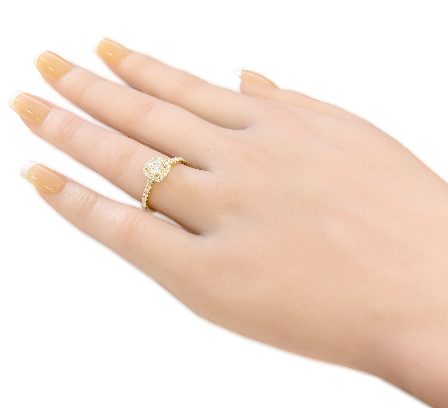 18KYG Near Colorless I Cushion Diamond Ring - 0.873ct